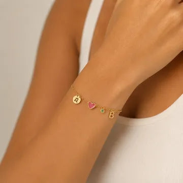 Bracelet avec initiale, pierre de naissance et signe du zodiaque
