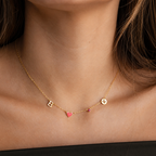 Collier avec initiale, pierre de naissance et signe du zodiaque