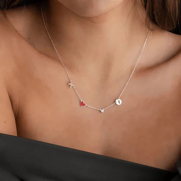 Collier avec initiale, pierre de naissance et signe du zodiaque
