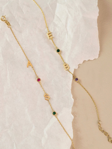 Bracelet à initiales et pierres de naissance